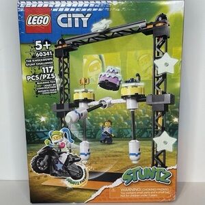 LEGO CITY: The Knockdown Stunt Challenge (60341) FAST SHIPPING! NEW AND SEALED!!